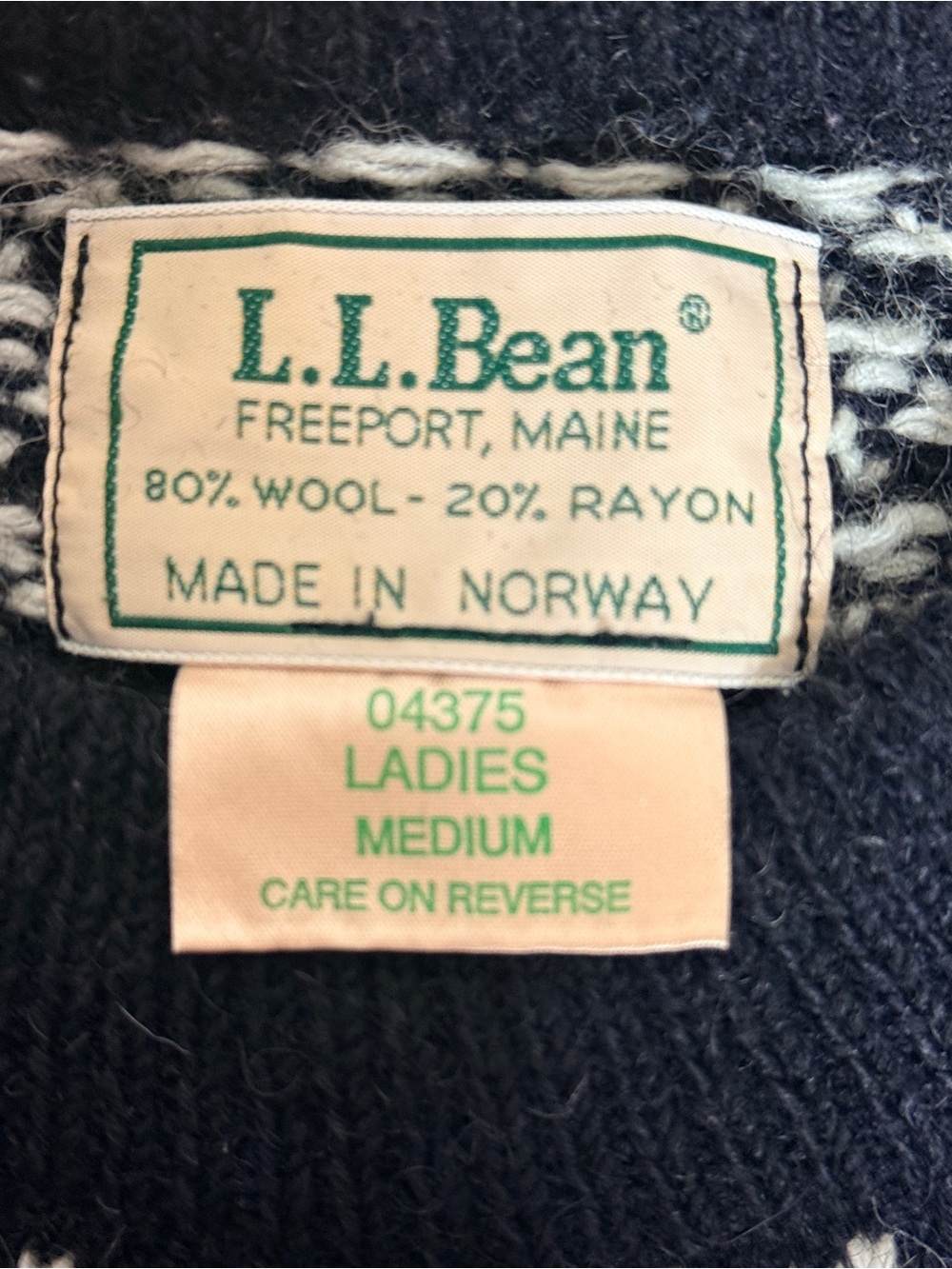 Vintage L.L. Bean Navy & White Textured Crewneck Sweater - Picture 7 of 8